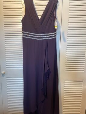 Elegant purple Crepe Chiffon Jumpsuit
Pleats at neck
Rhinestone trim at waist